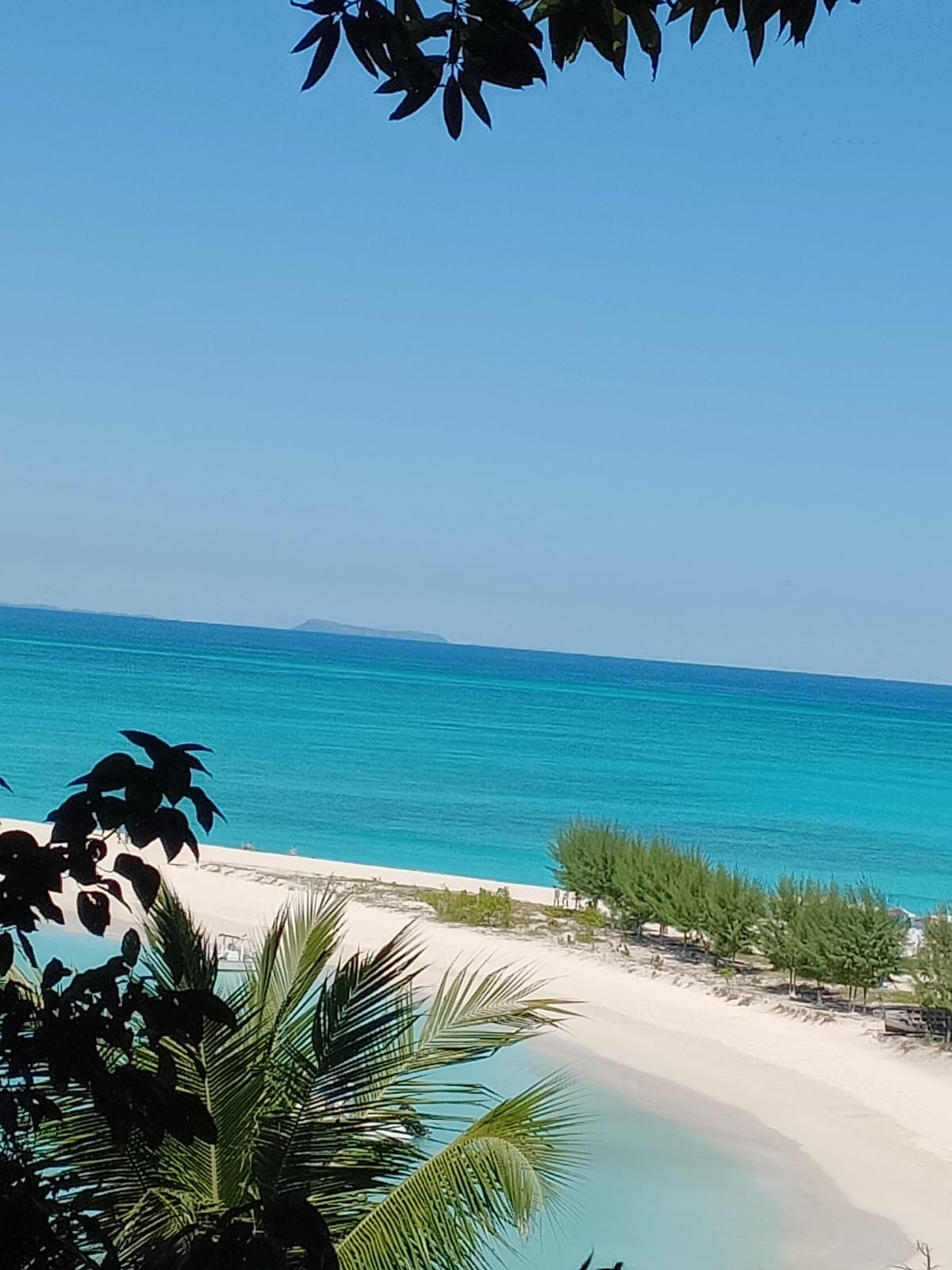 Excursion view over the Nosy Iranja sandbank
